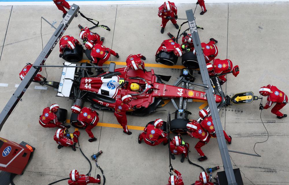 辛辛那提中场吉迪赛后与梅西交换球衣，双方握手并拥抱