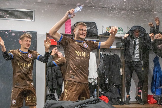 16岁郑俊鸿残特奥会50米蛙泳夺冠，福建代表团游泳首金