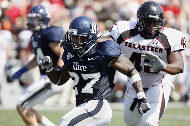 我晒干了沉默！河南后卫周缘德晒与网红田一名合影