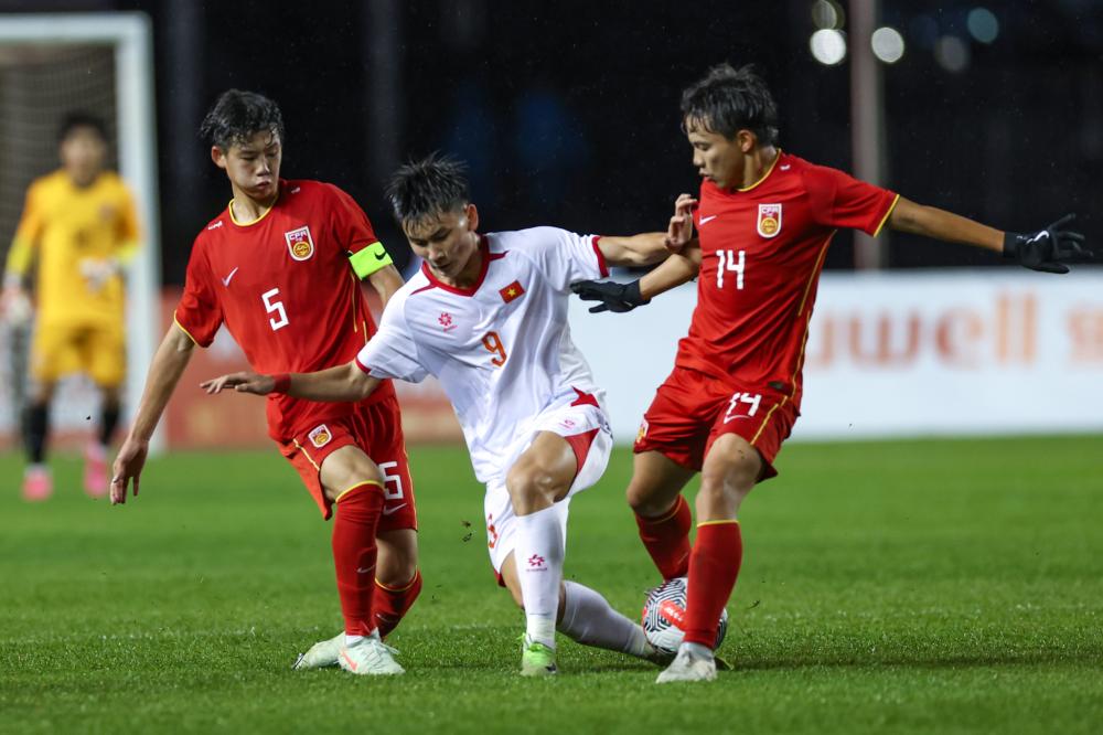 尹鸿博告别信：膝盖和小腿肌无法承受梦想之重，未来会做青训