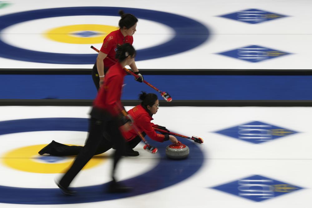 东体：申花像会学习却不会考试的优等生，背负过重的心理负担